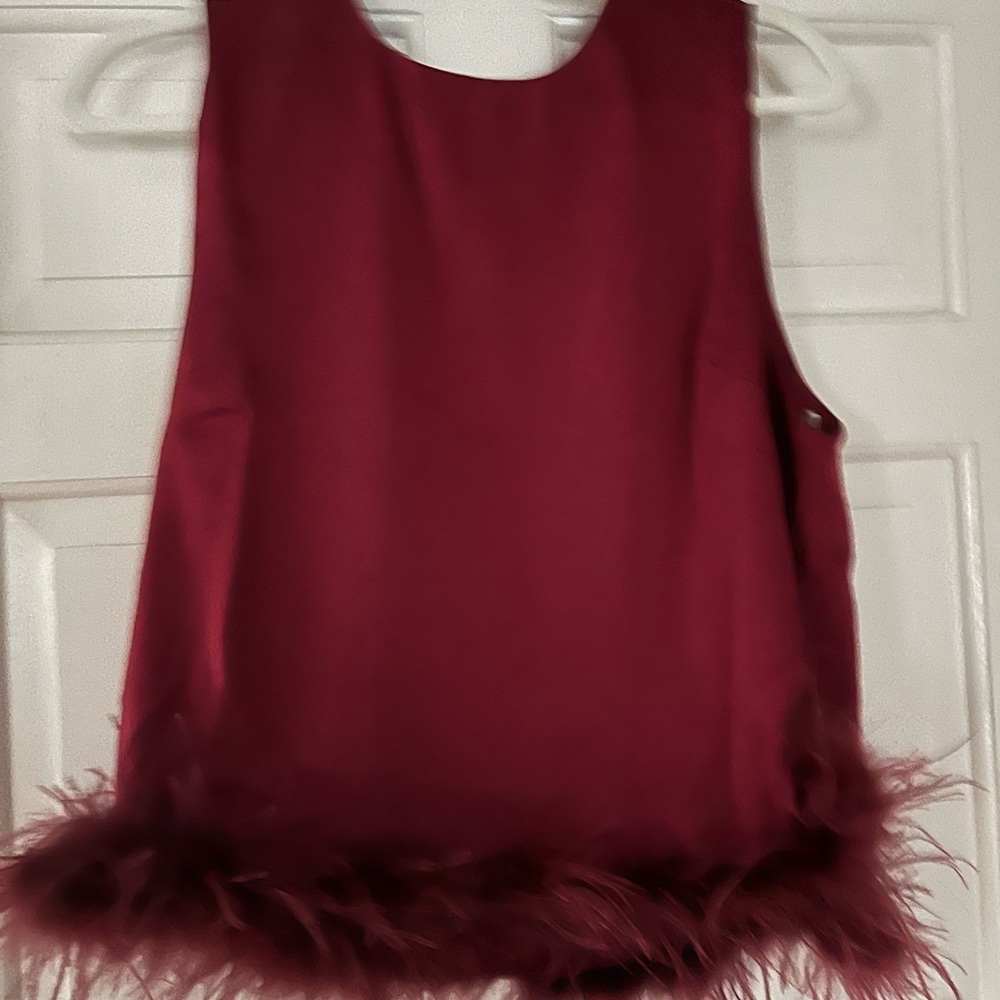 NWOT burgundy feather tank